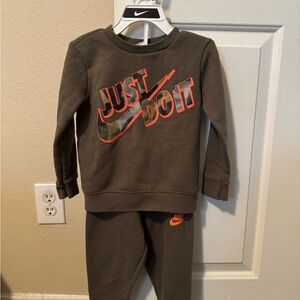 Nike Green Sweatpants Relaxed Fit Joggers